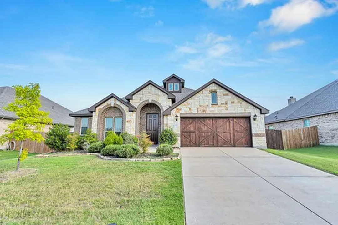 512 Strait Lane, Waxahachie
